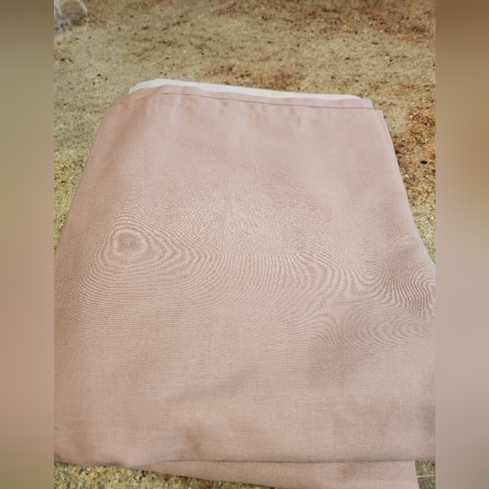 🩷Mauve Queen Bedskirt.🩷  NWT